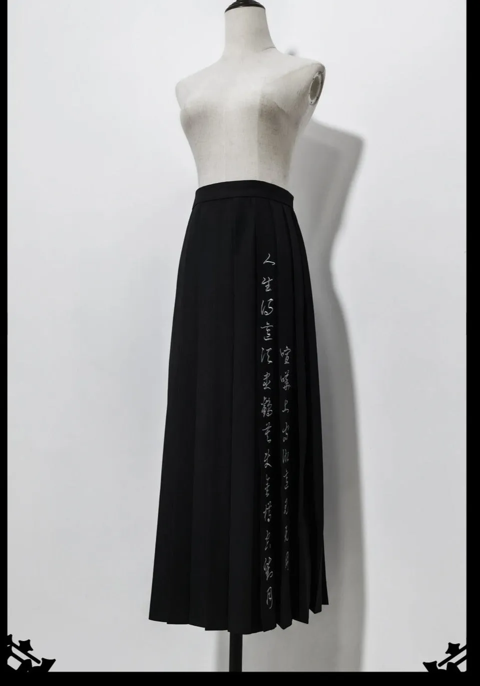 (Buyforme) Princess Chronicles~Pomegranate Note~Black Ouji Pleated Skirt