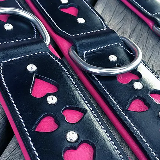 Hand Made Leather Dog Collar - Queen of Hearts (Wide Fit)