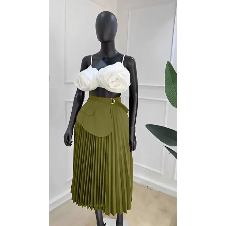 High waist Pleated Midi skirt.