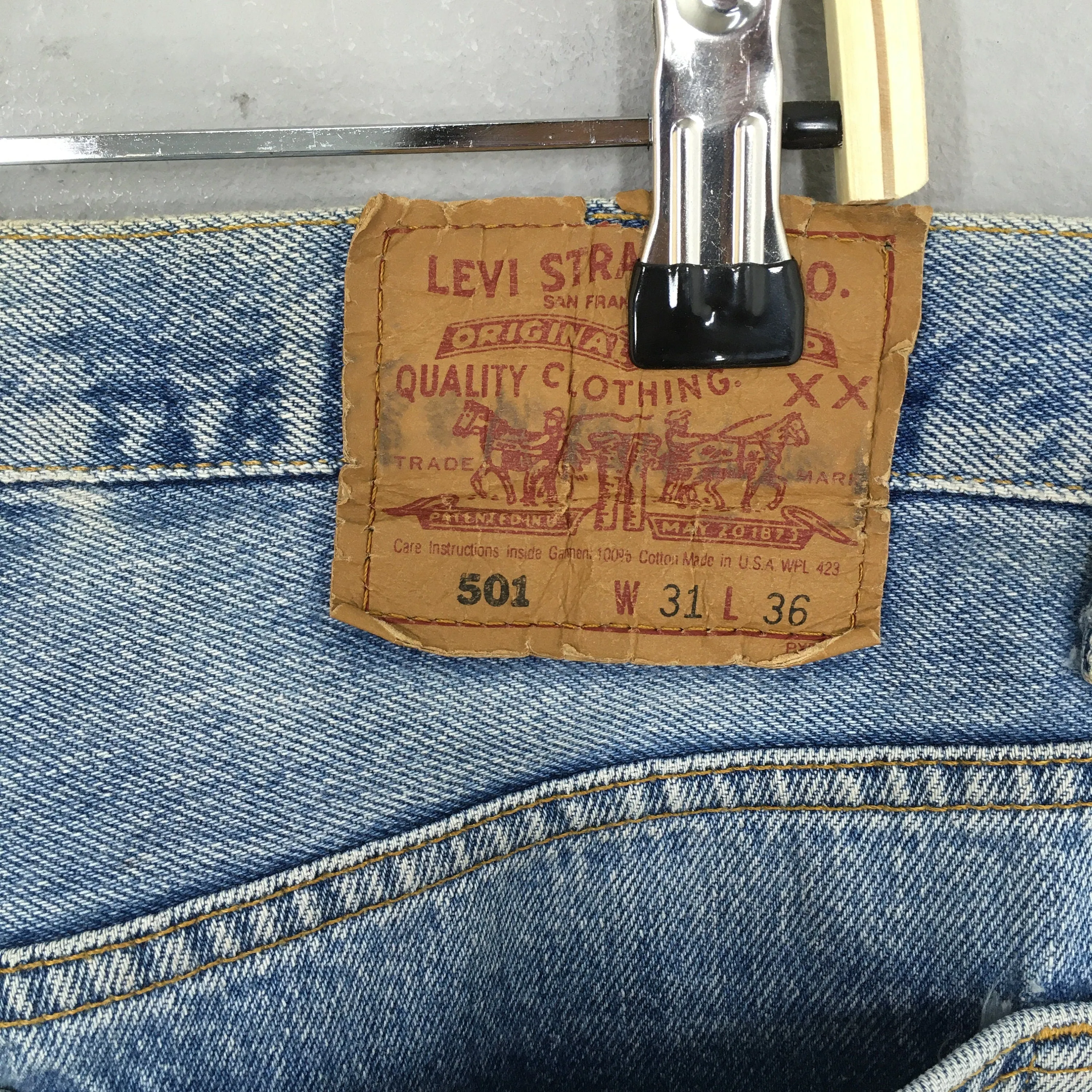 Levi's 501 Faded Dirty Light Wash Jeans Size 28x32.5
