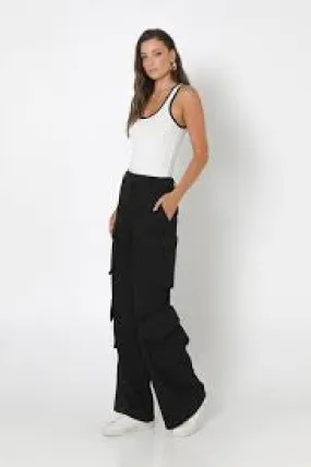 MADISON THE LABEL-BLANE CARGO PANTS-BLACK
