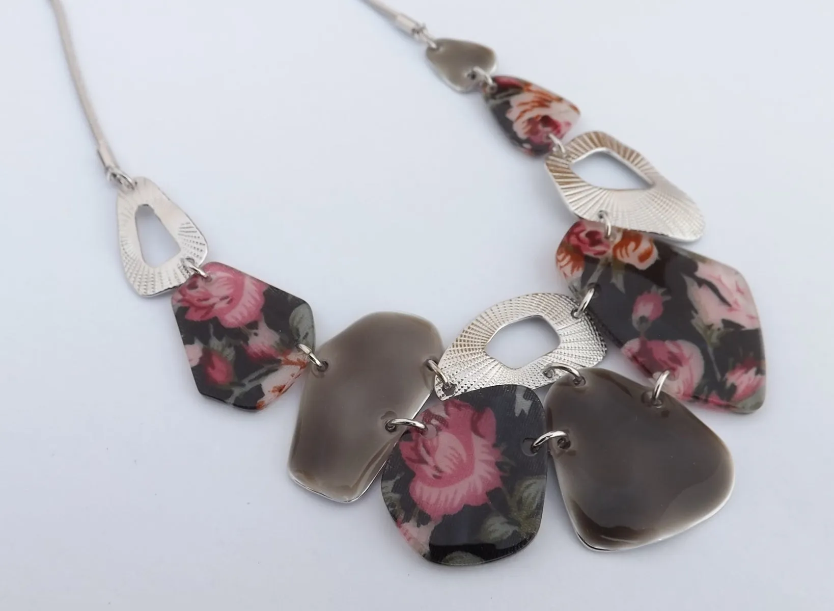 Pink Floral Acrylic & & Silver Tone Collar Necklace