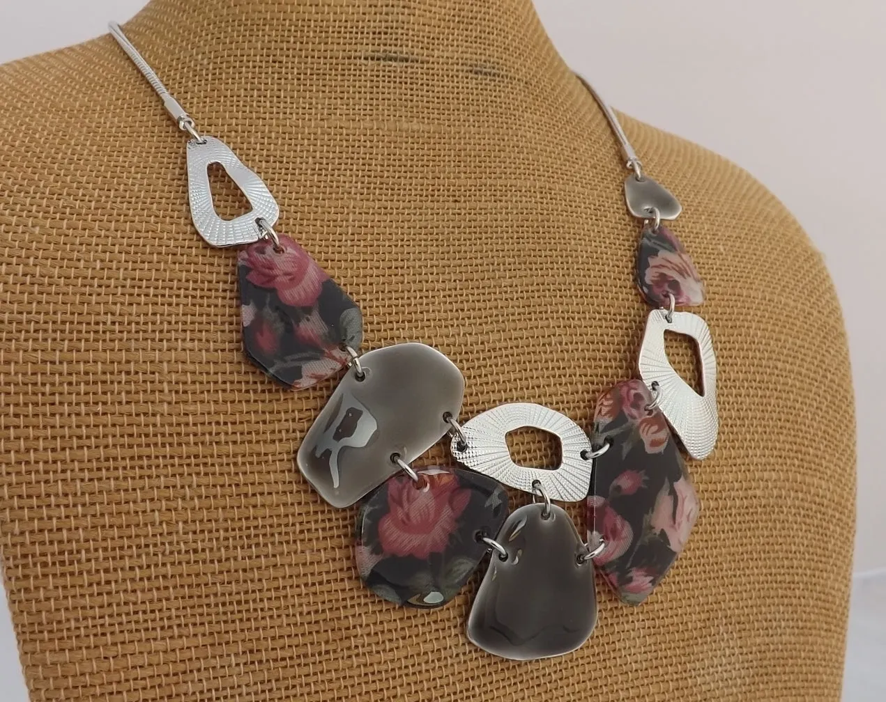 Pink Floral Acrylic & & Silver Tone Collar Necklace