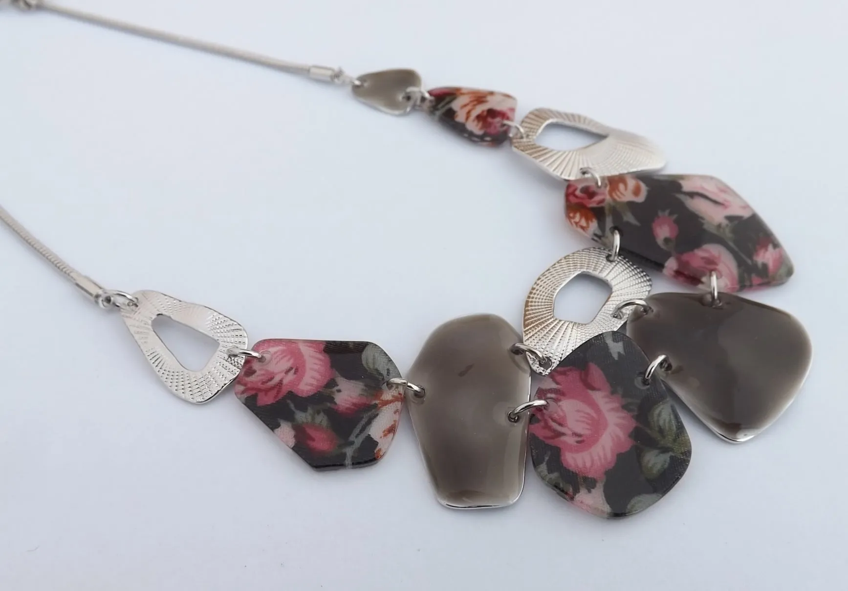 Pink Floral Acrylic & & Silver Tone Collar Necklace