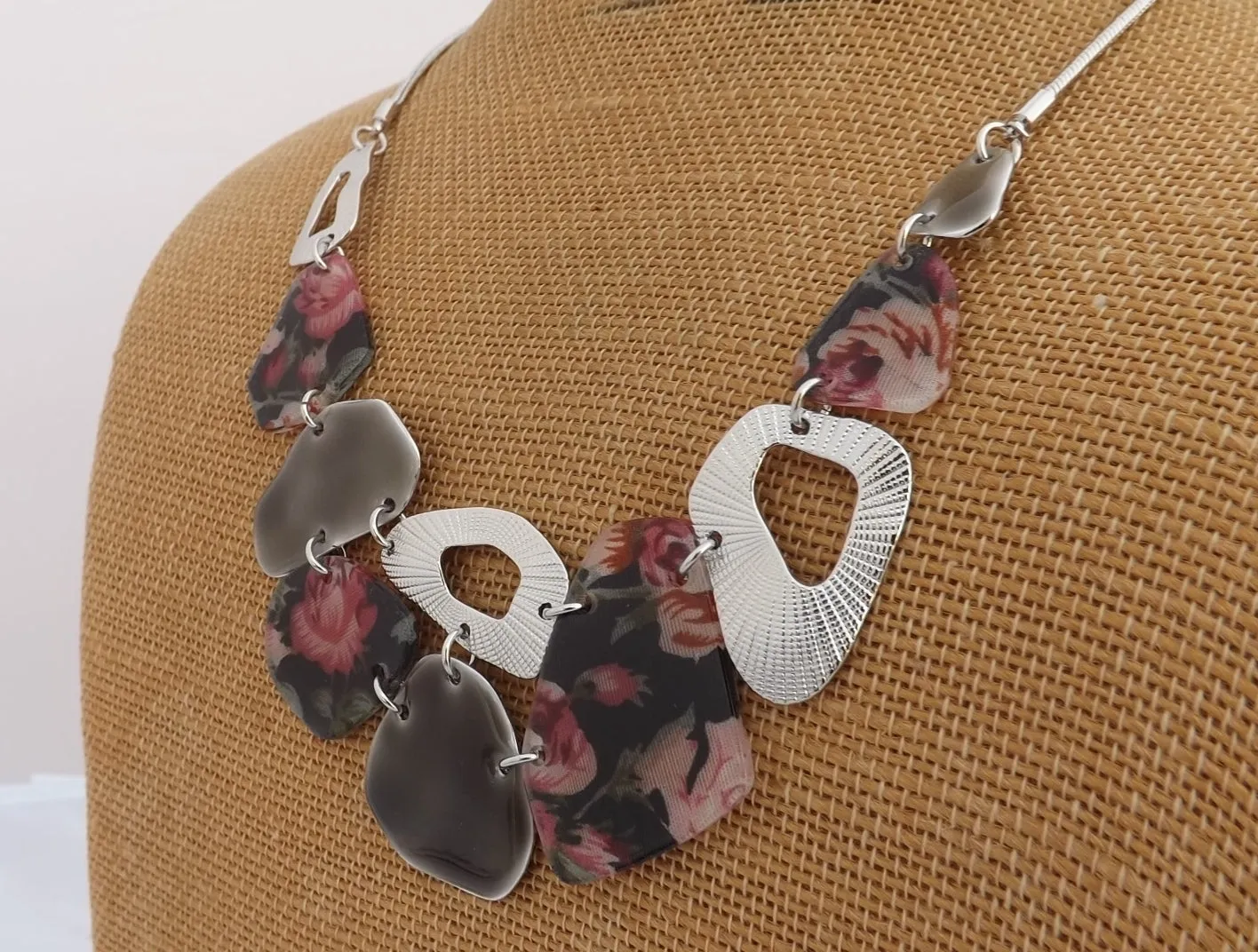 Pink Floral Acrylic & & Silver Tone Collar Necklace