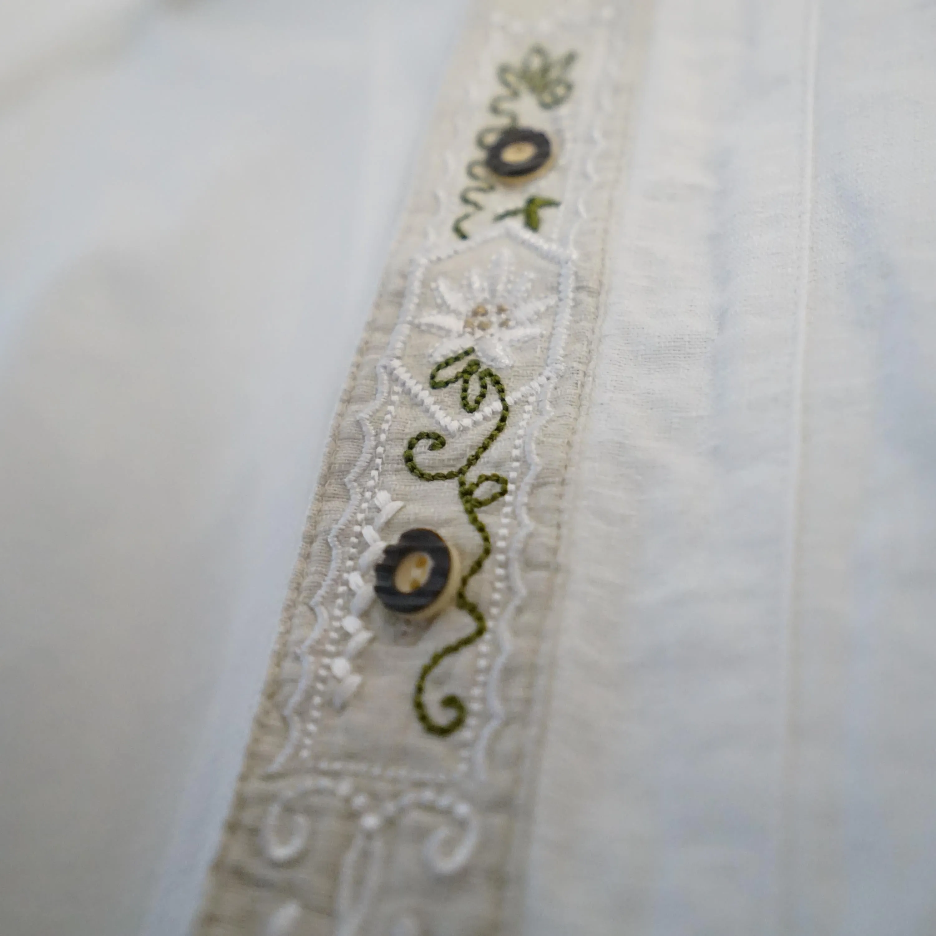 Vintage cotton embroidery shirt size L